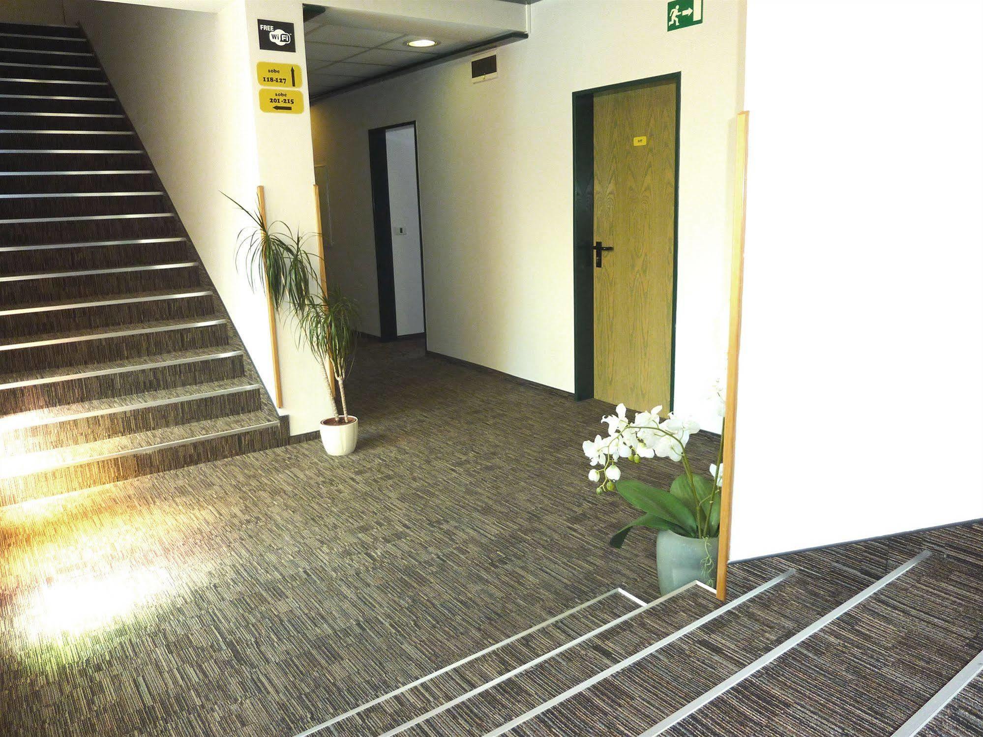 Lipa, Hotel & Bistro 新戈里察 外观 照片